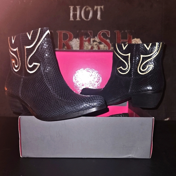 "VINCE CAMUTO" Ankle boots - Picture 4 of 11